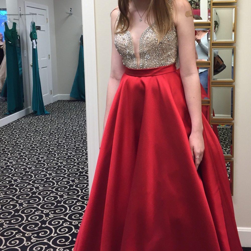 prom dress size 4 but fits like a 6